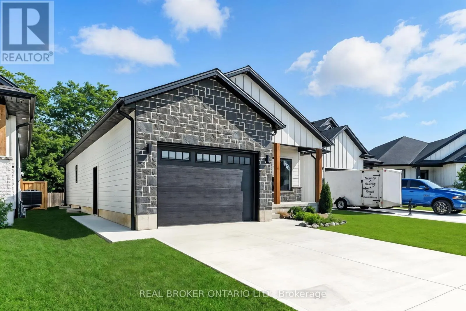 7 MACNEIL COURT