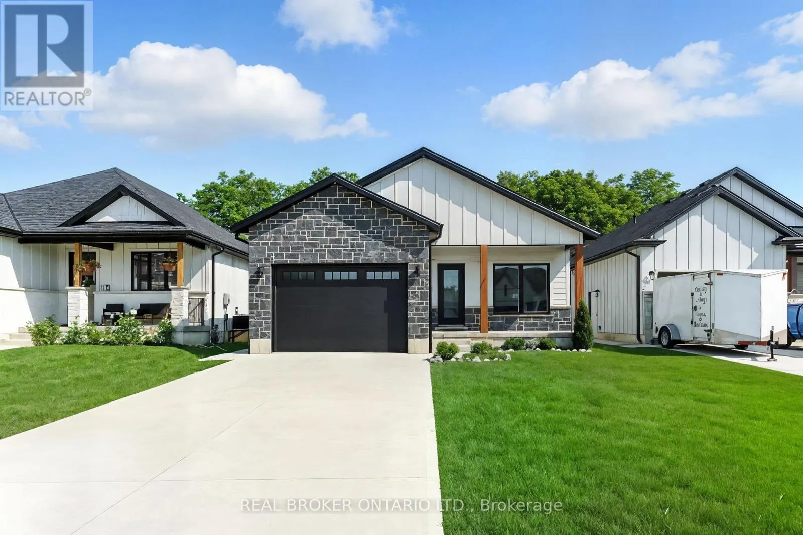 7 MACNEIL COURT