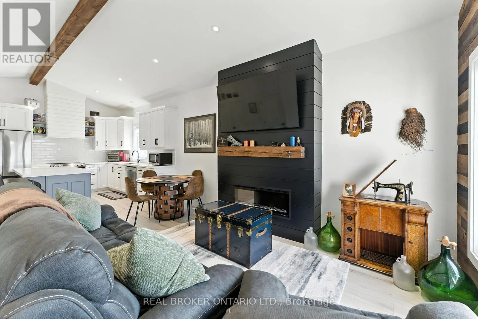 7 MACNEIL COURT