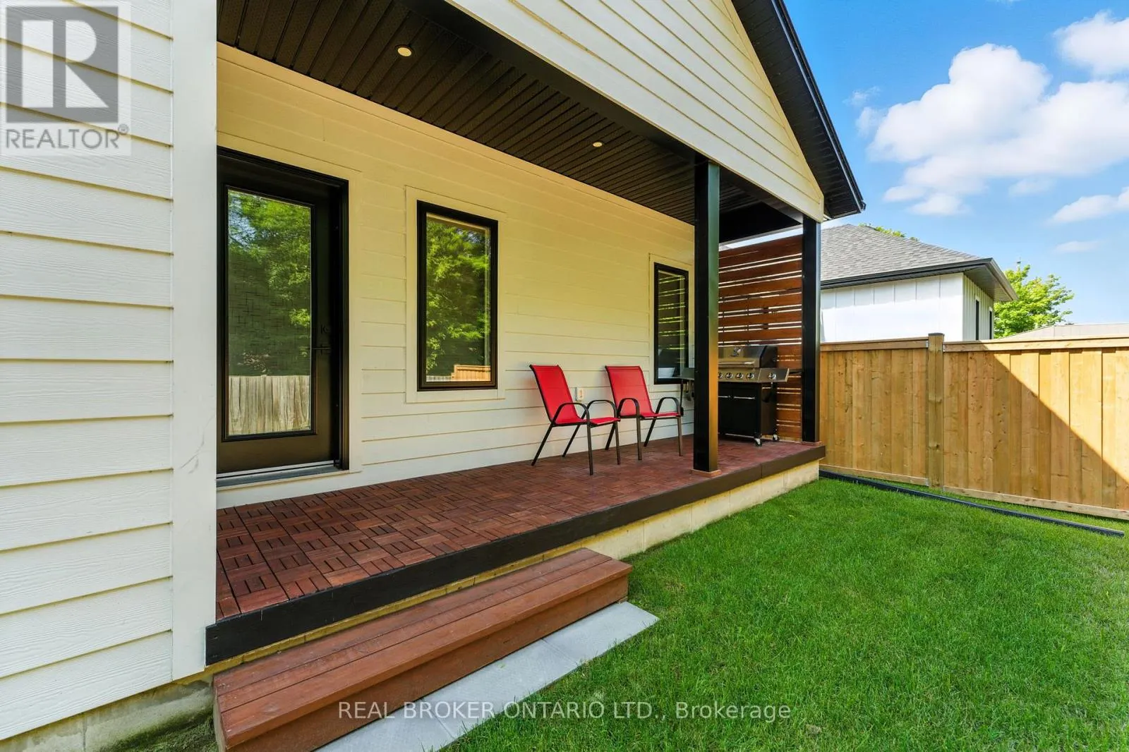 7 MACNEIL COURT