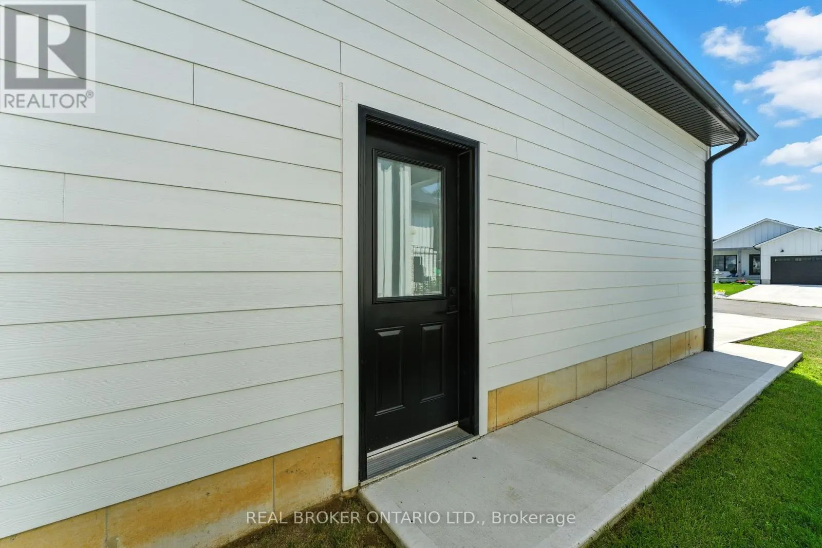 7 MACNEIL COURT
