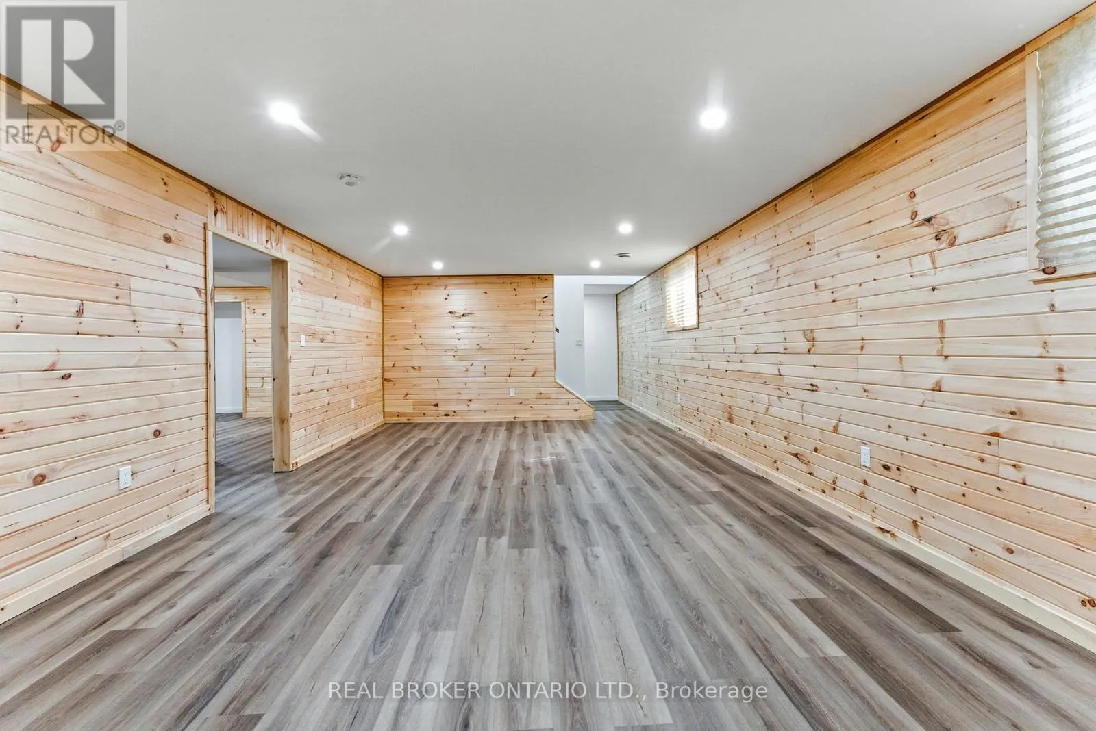 7 MACNEIL COURT
