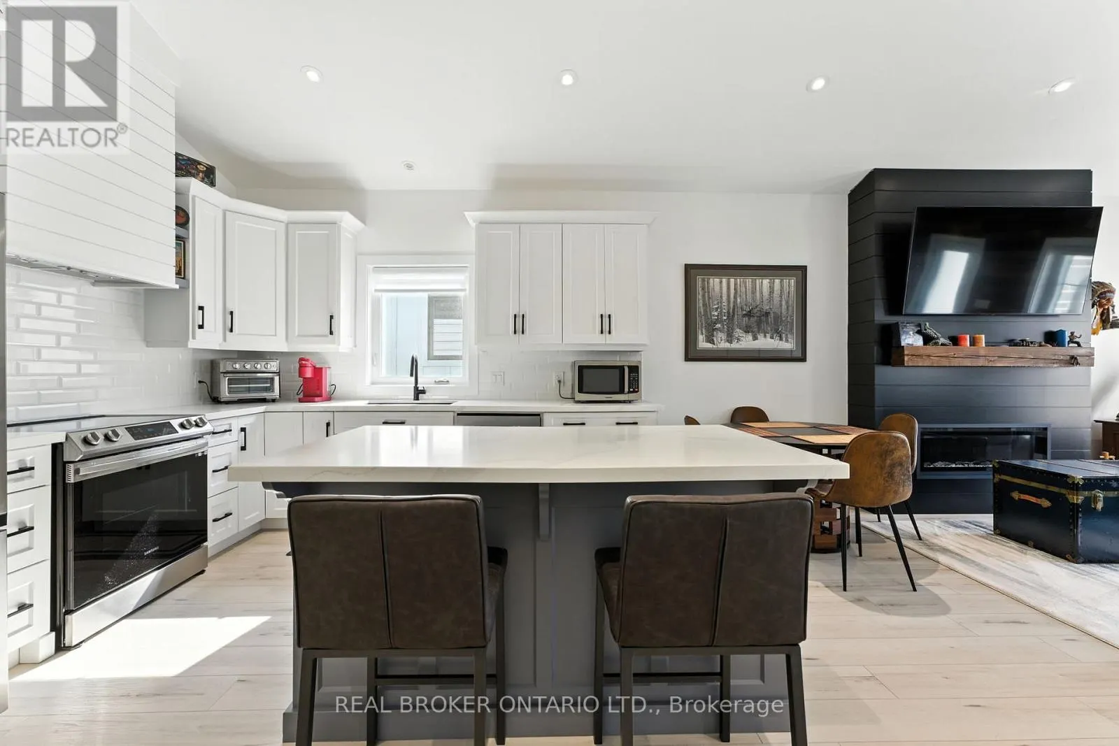 7 MACNEIL COURT