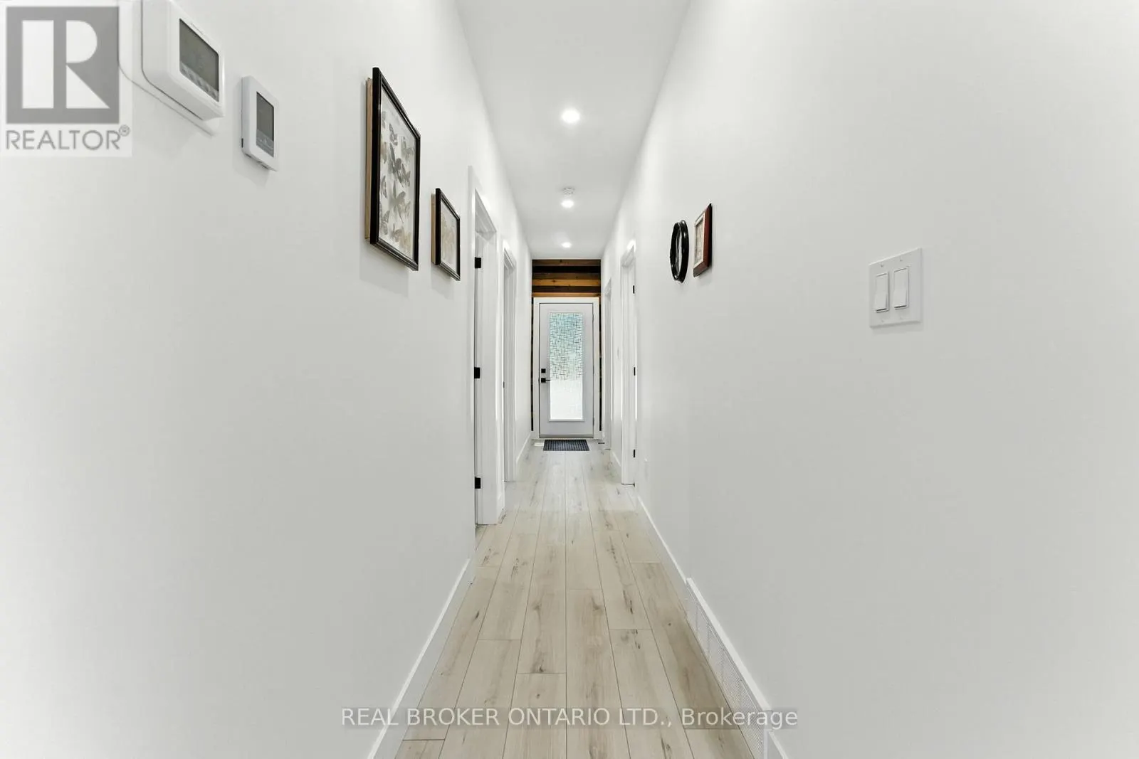 7 MACNEIL COURT