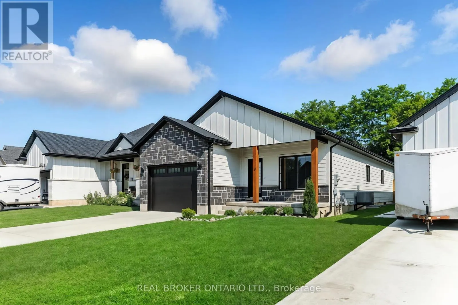 7 MACNEIL COURT
