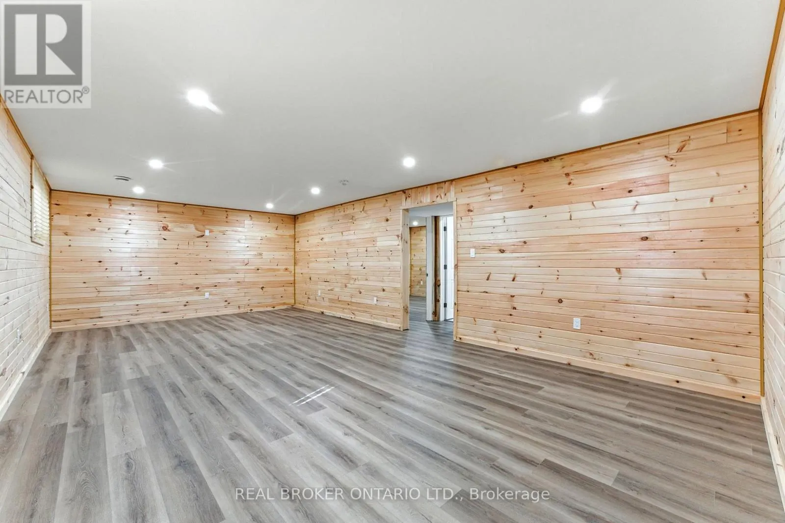 7 MACNEIL COURT