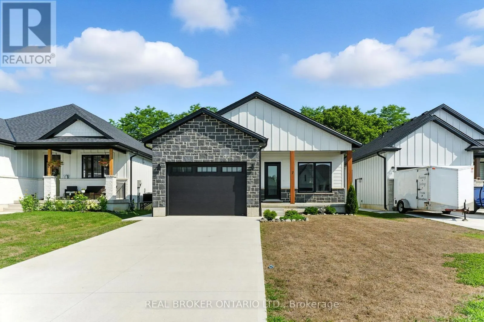 7 MACNEIL COURT
