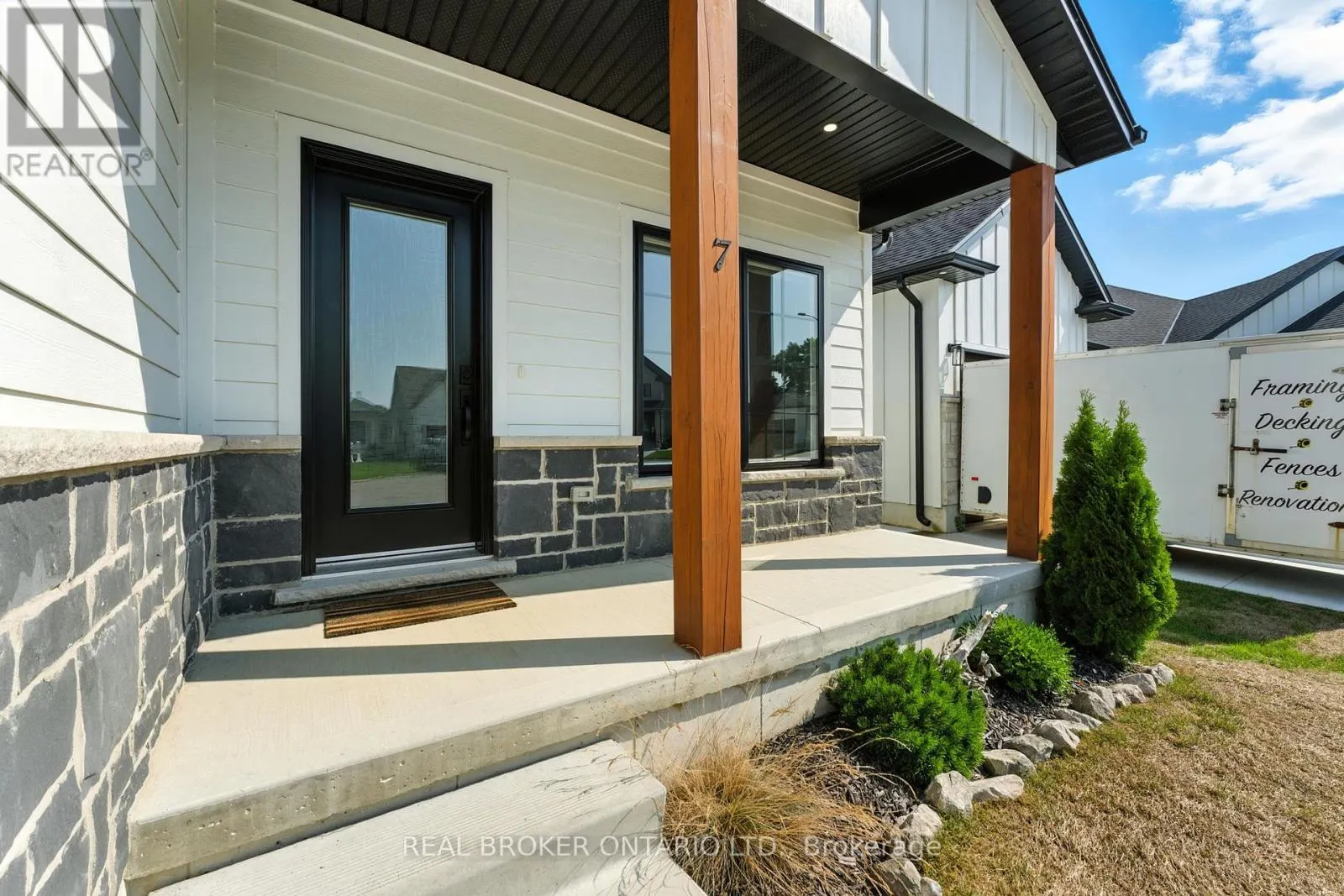 7 MACNEIL COURT