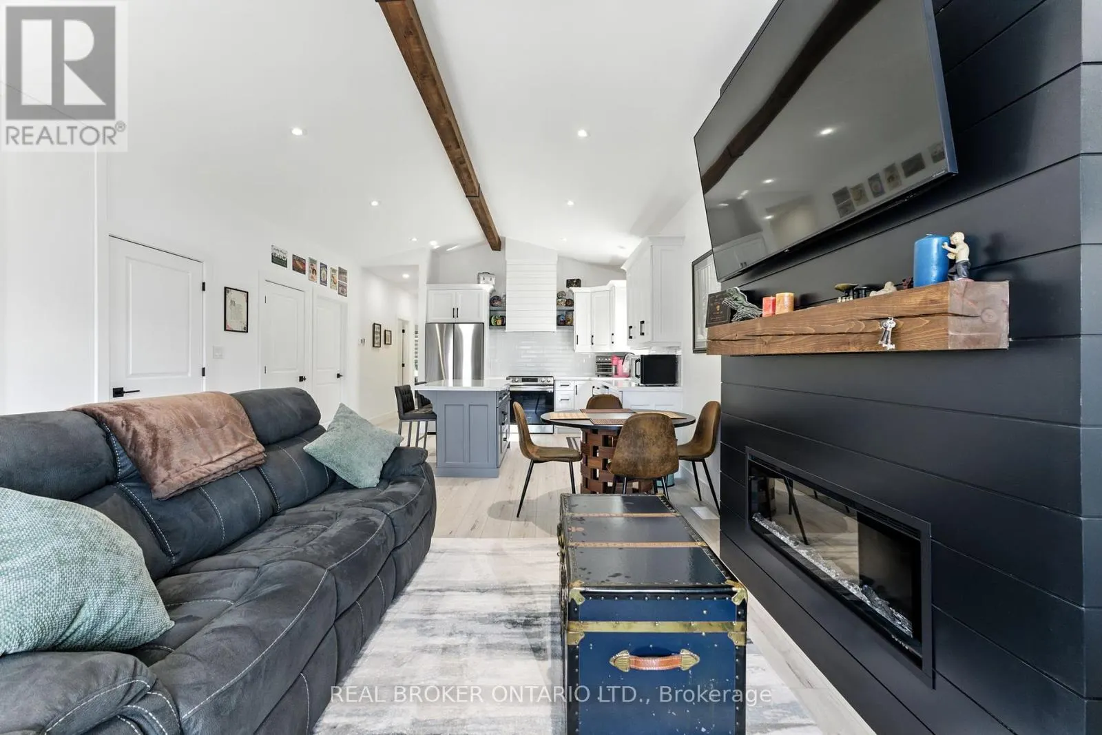 7 MACNEIL COURT