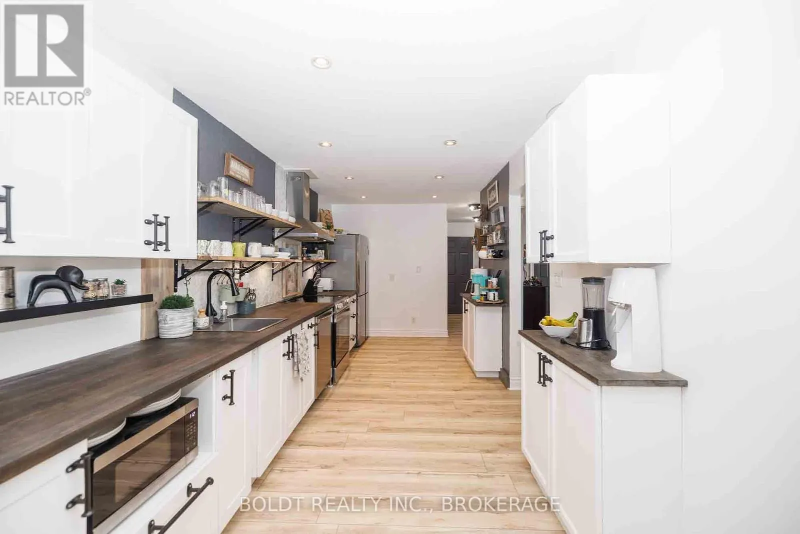 10 1/2 METCALFE STREET