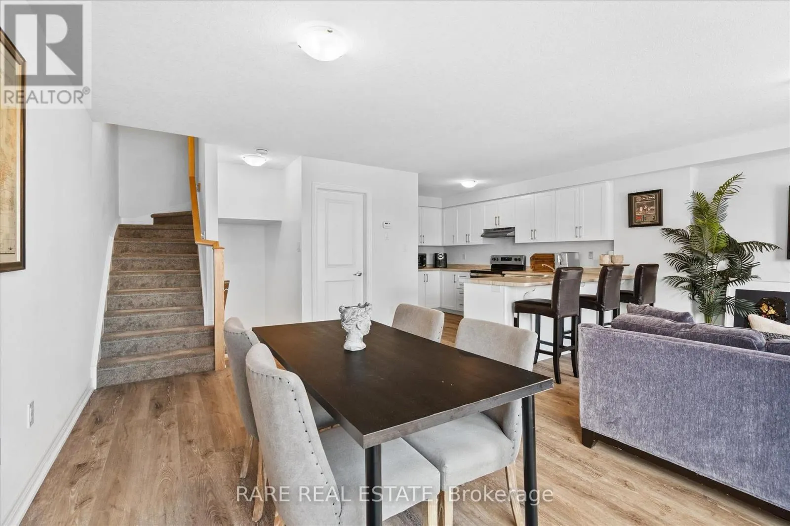 112 DRYDEN LANE