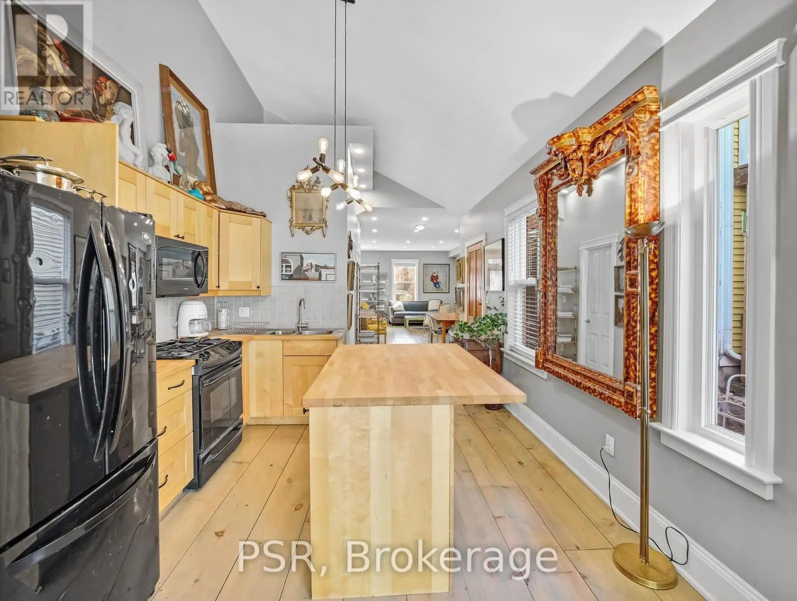 80 FERRIE STREET W