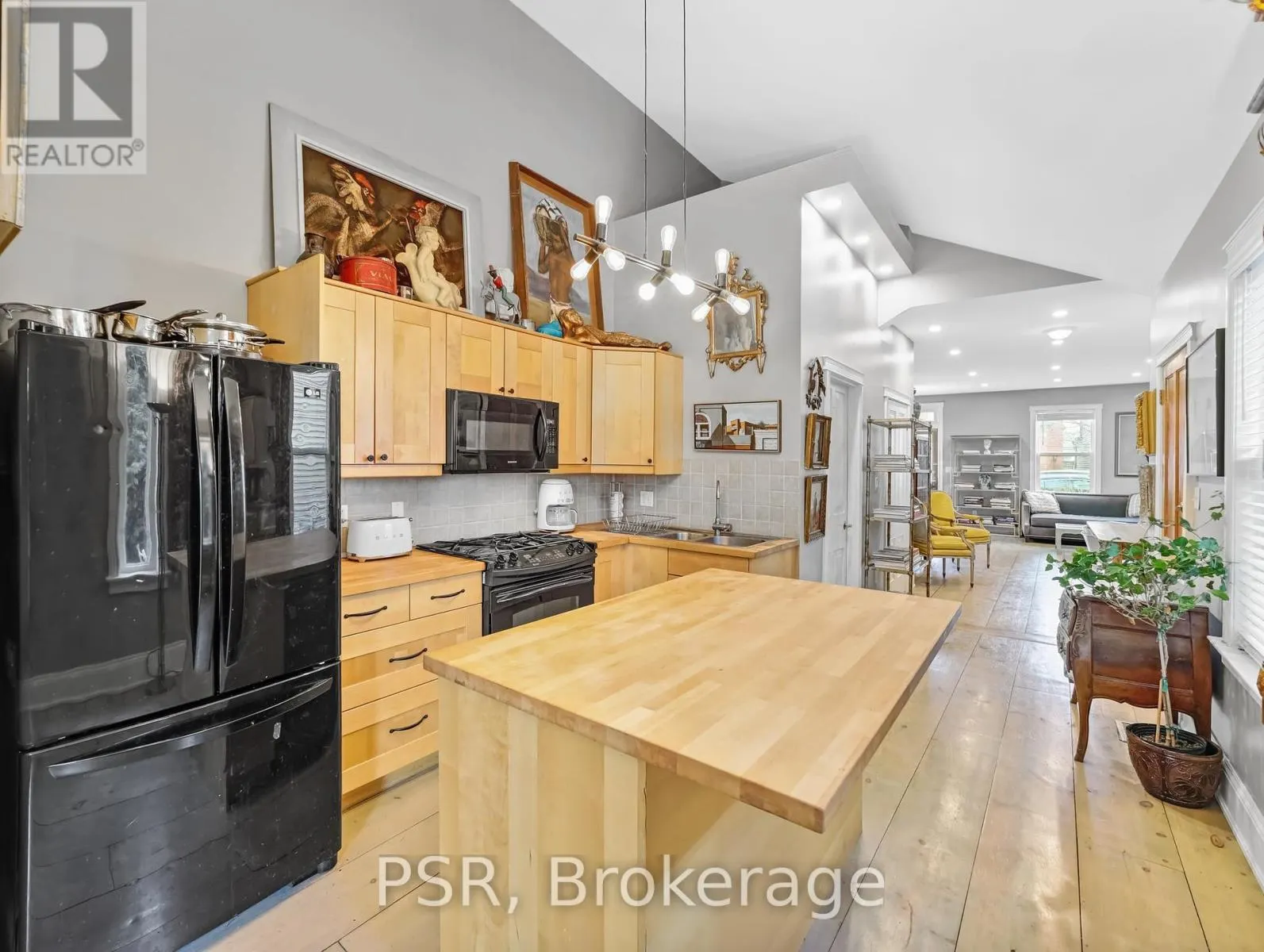 80 FERRIE STREET W