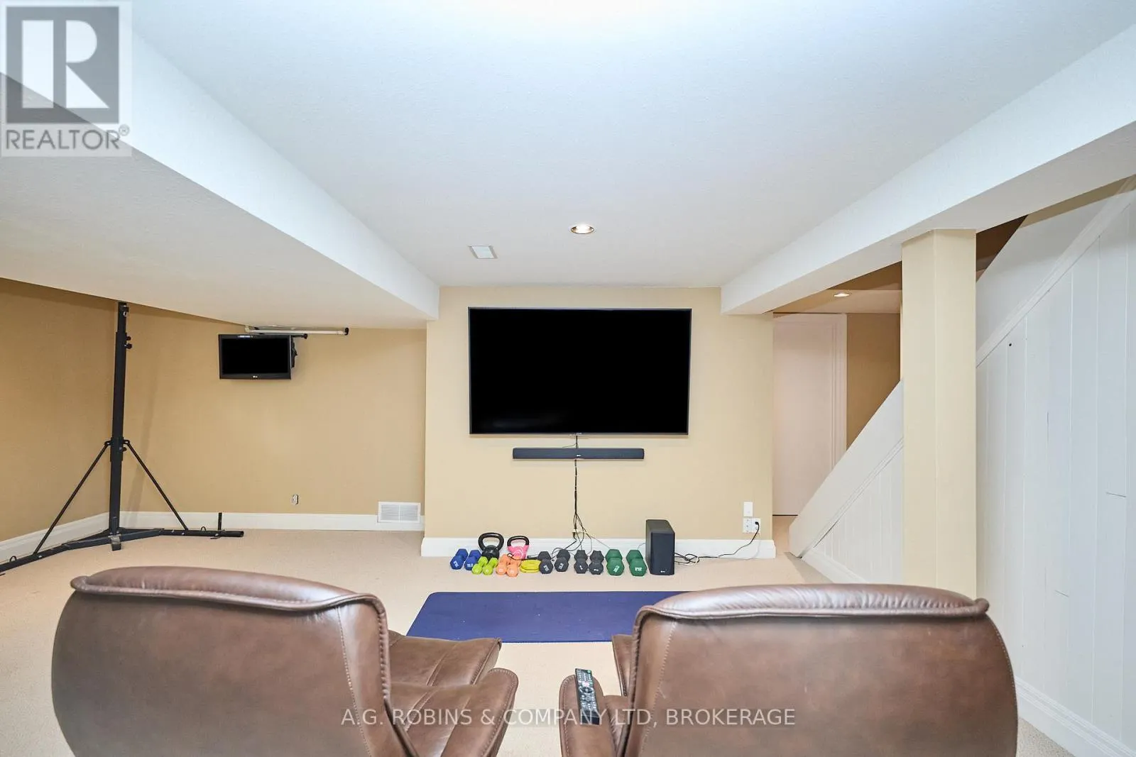 9 TERRACE HEIGHTS COURT