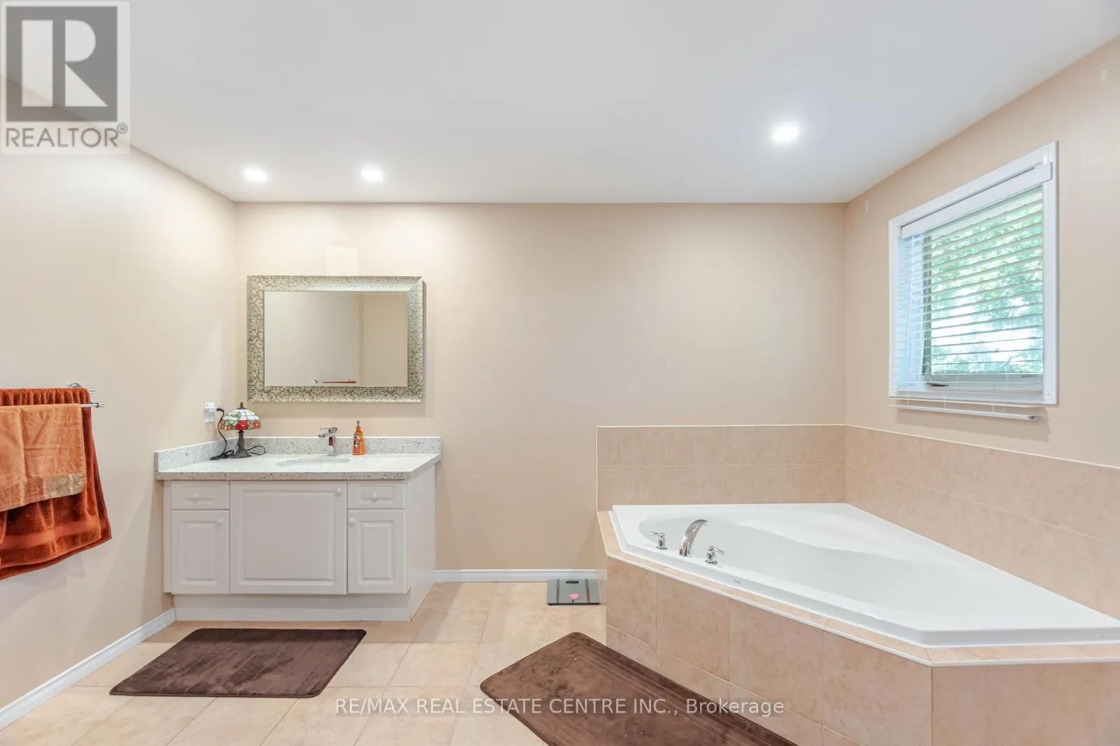 35 PANTANO DRIVE