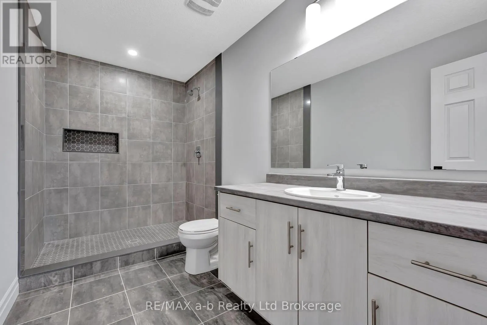 129 LOSSING DRIVE