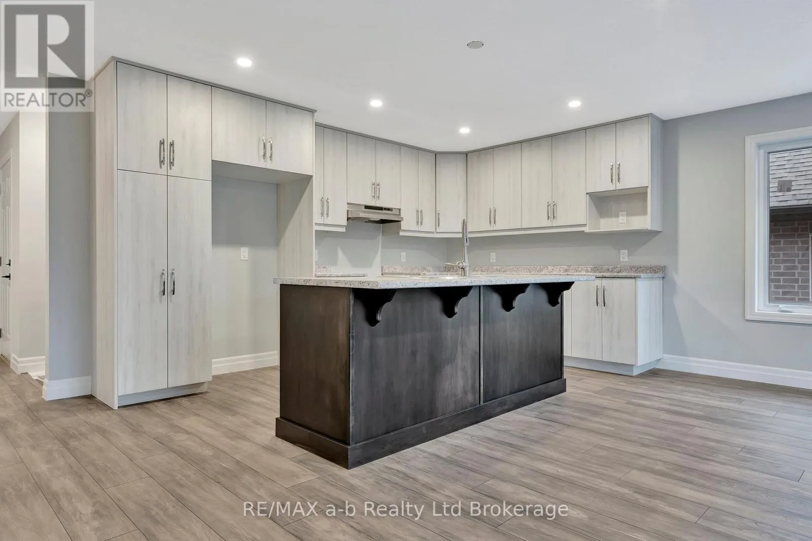 129 LOSSING DRIVE