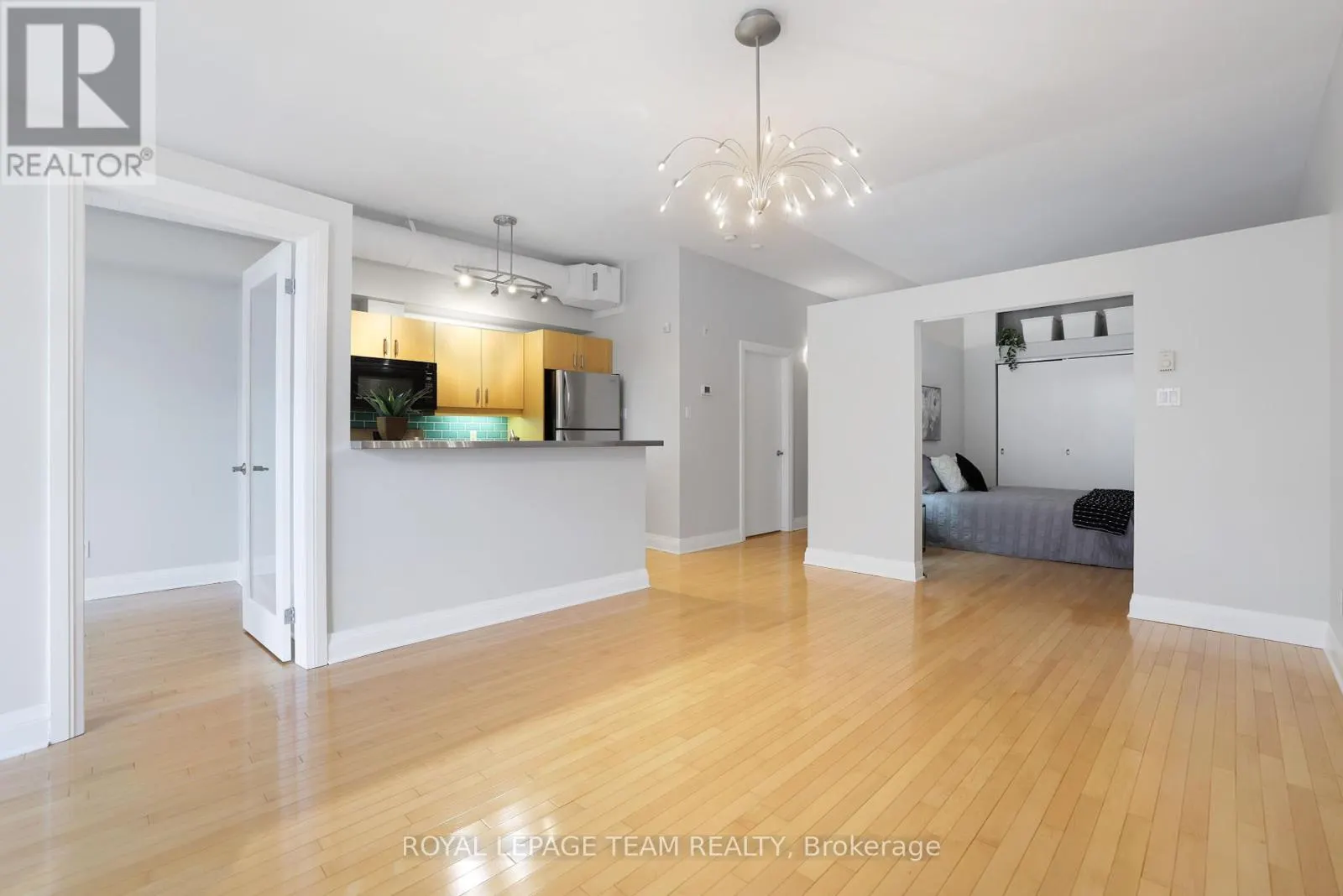203 - 300 POWELL AVENUE