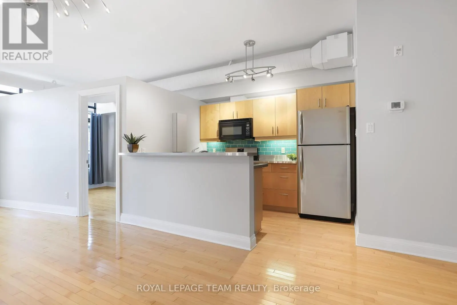 203 - 300 POWELL AVENUE