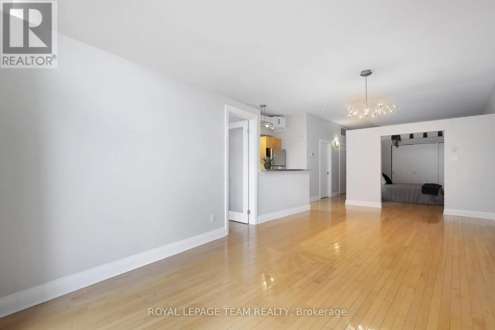 203 - 300 POWELL AVENUE