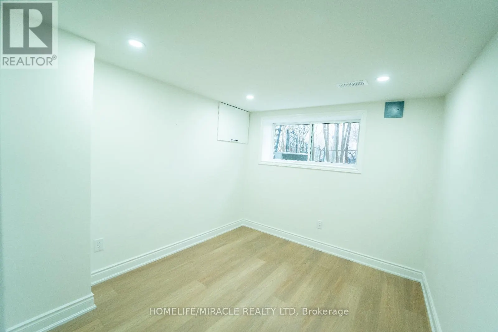 402 UPPER PARADISE ROAD