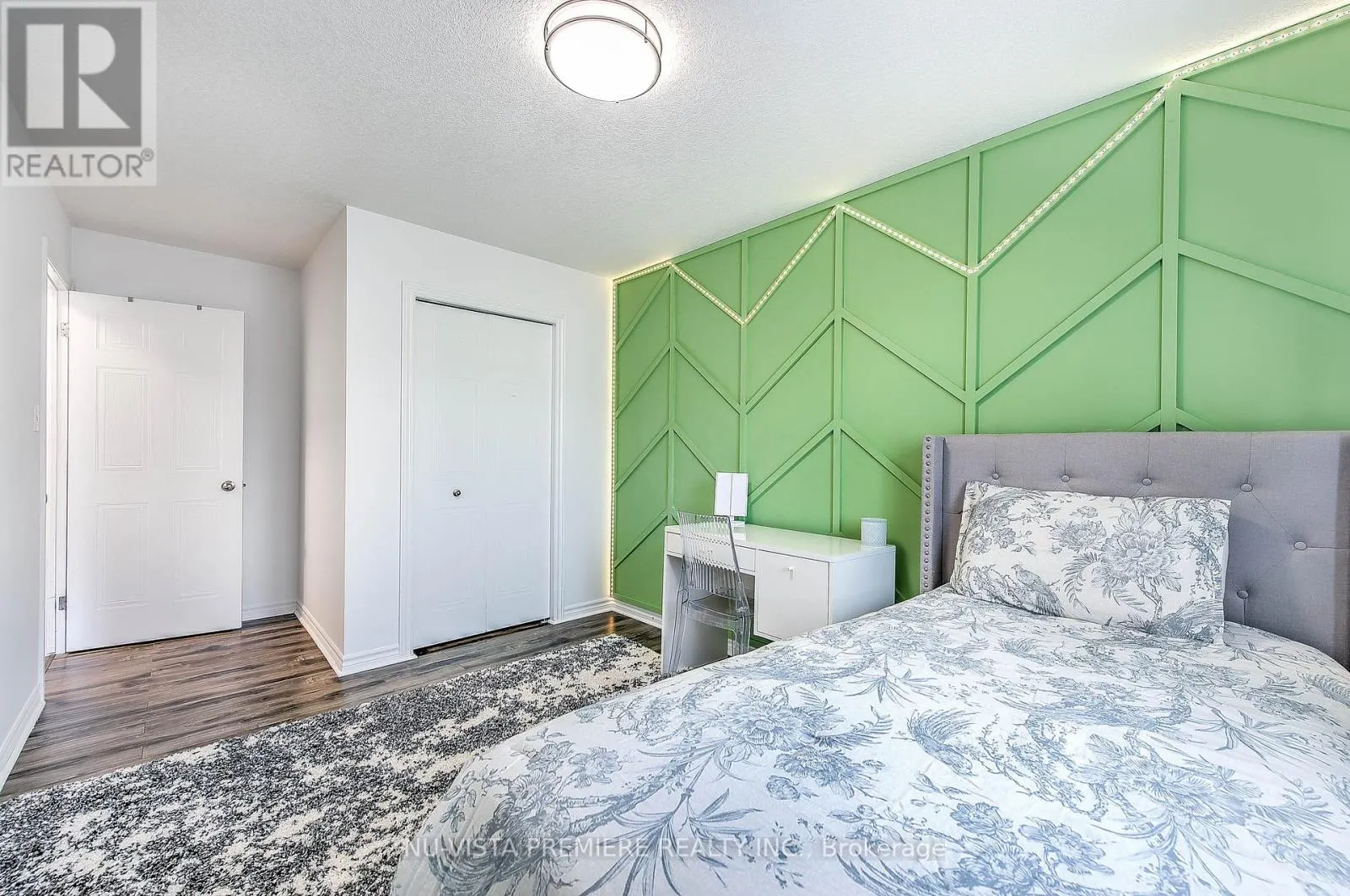 1046 CROSSCREEK CRESCENT
