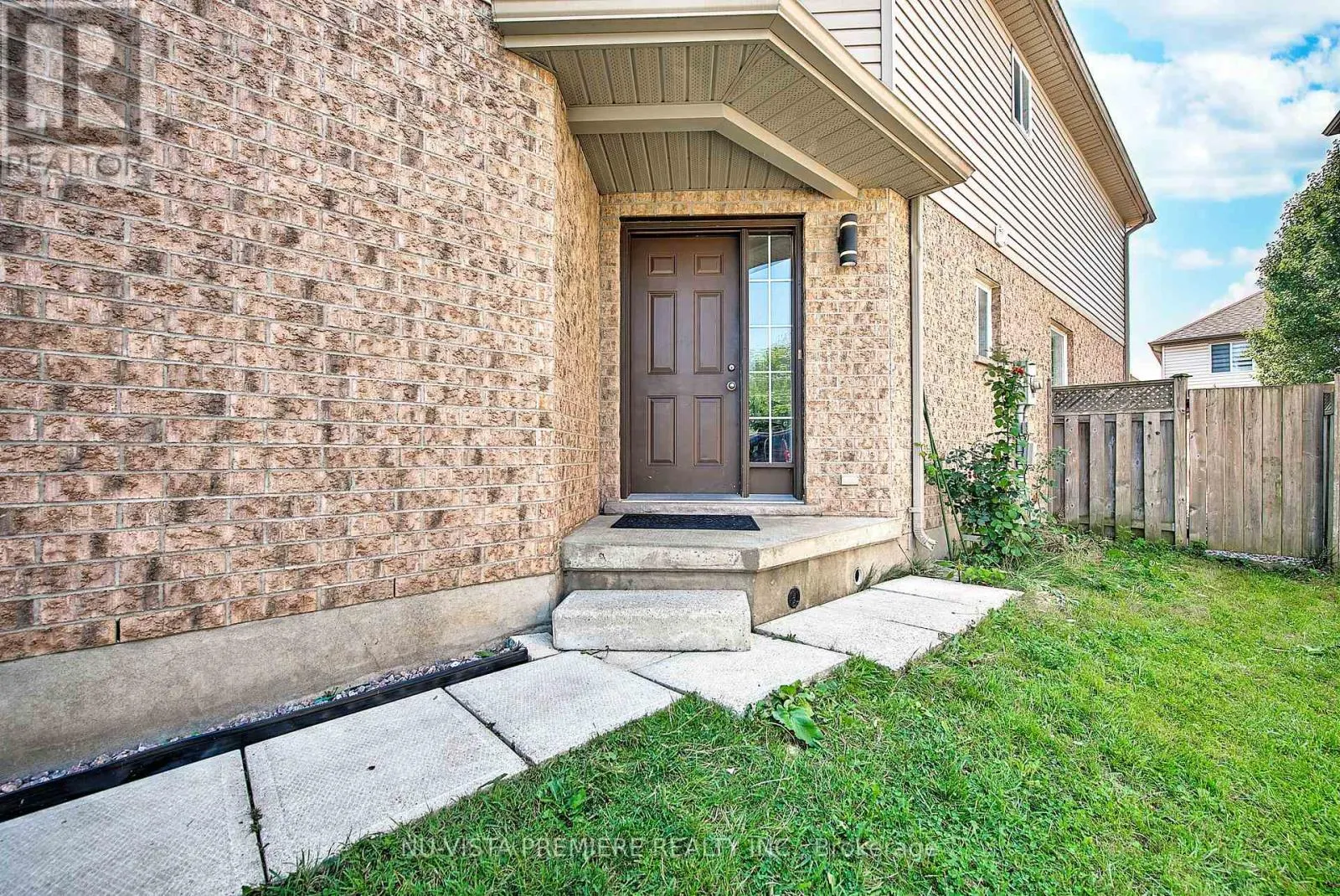1046 CROSSCREEK CRESCENT