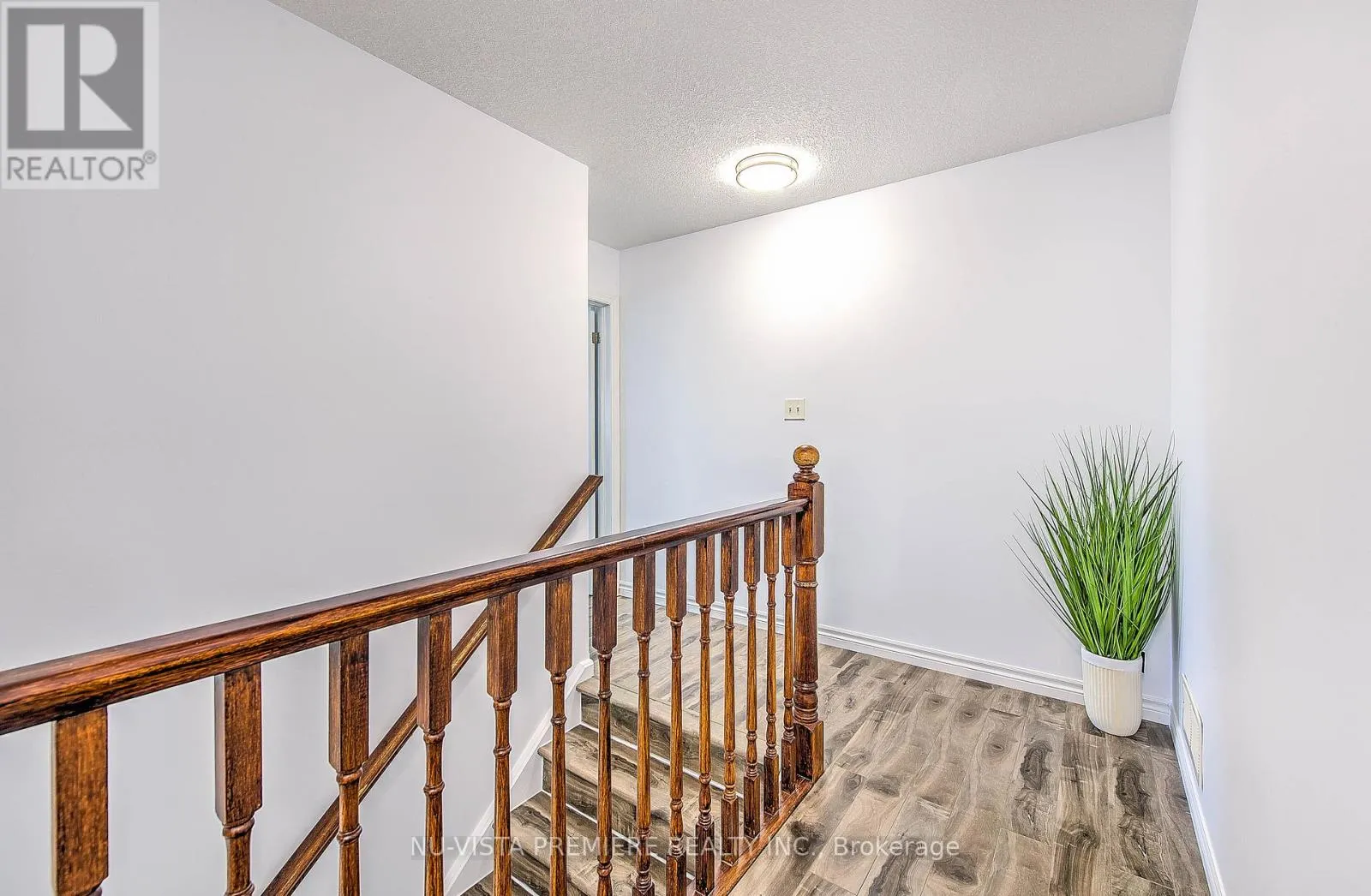1046 CROSSCREEK CRESCENT