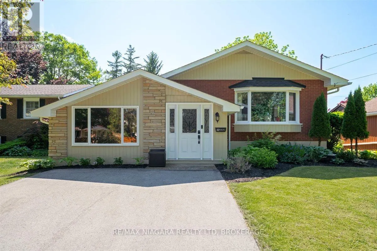 62 OAKRIDGE CRESCENT E