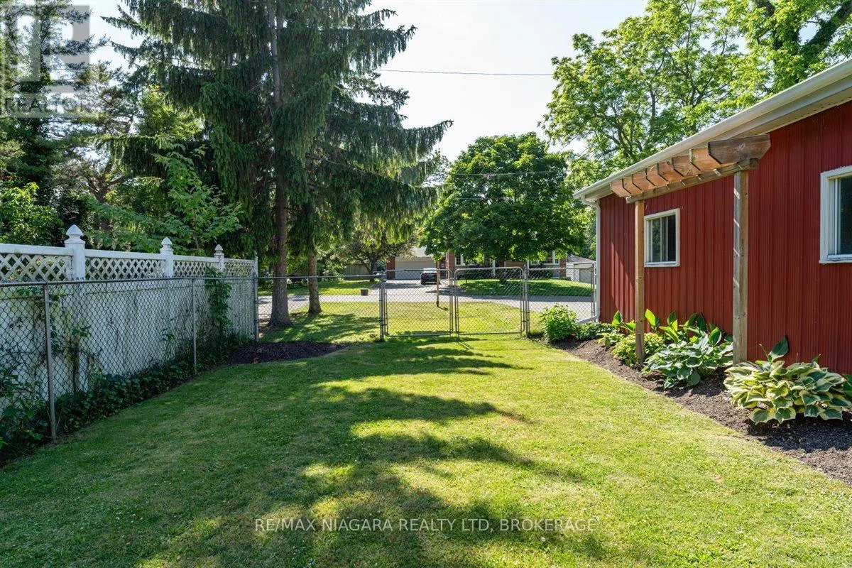 62 OAKRIDGE CRESCENT E