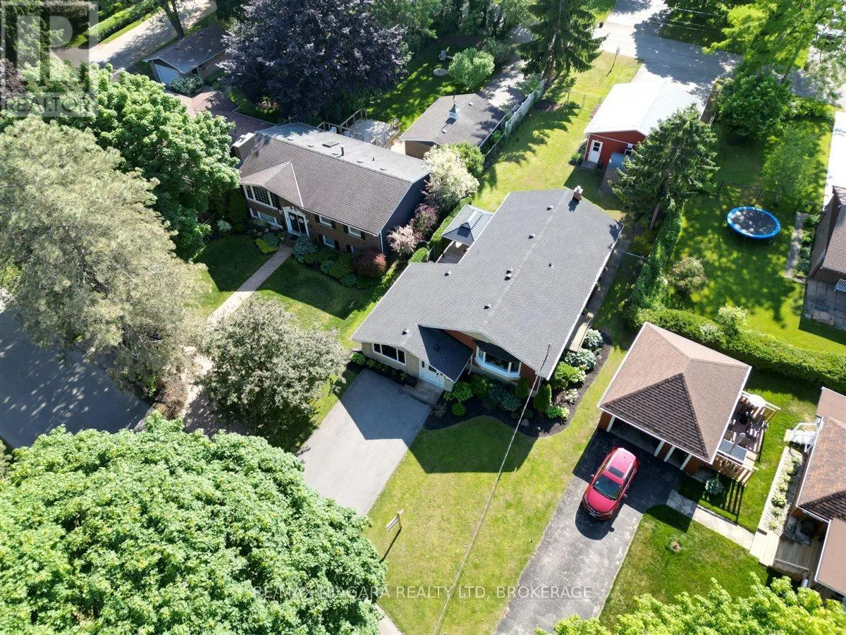 62 OAKRIDGE CRESCENT E