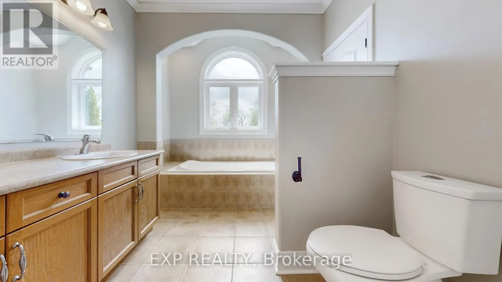42 SOMERVILLE CRESCENT W