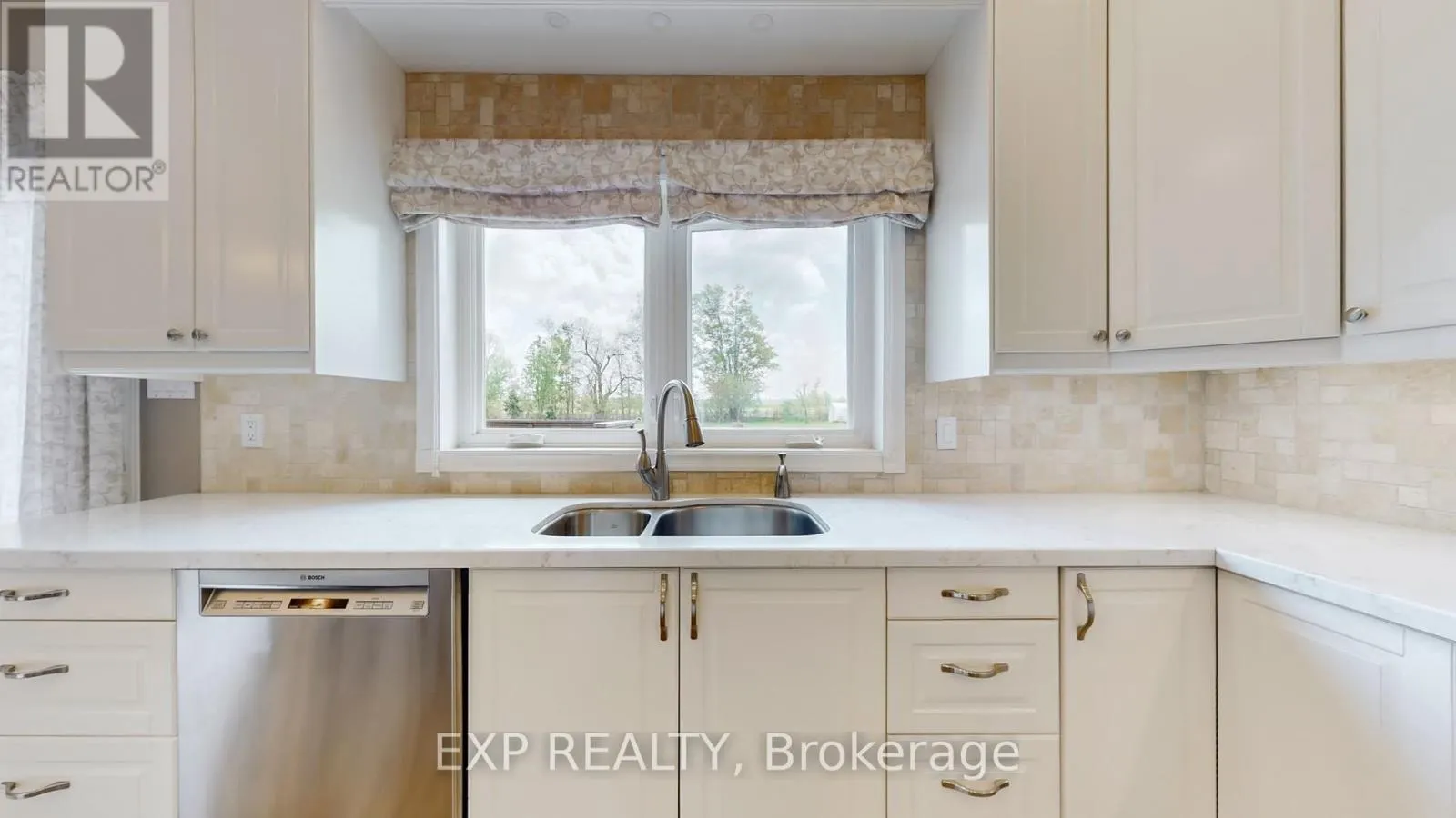 42 SOMERVILLE CRESCENT W