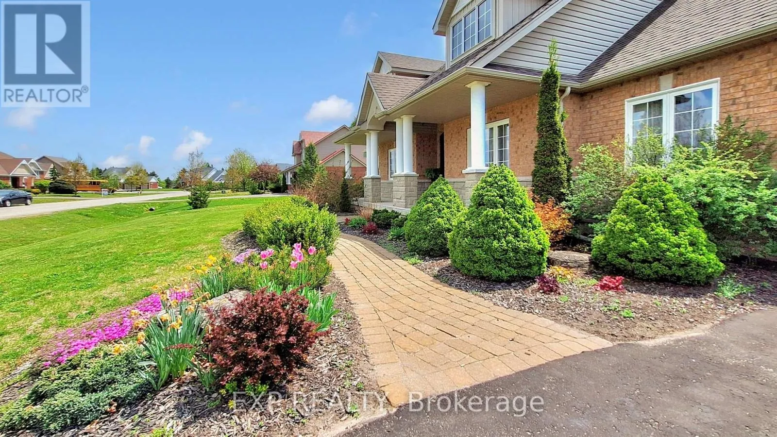 42 SOMERVILLE CRESCENT W