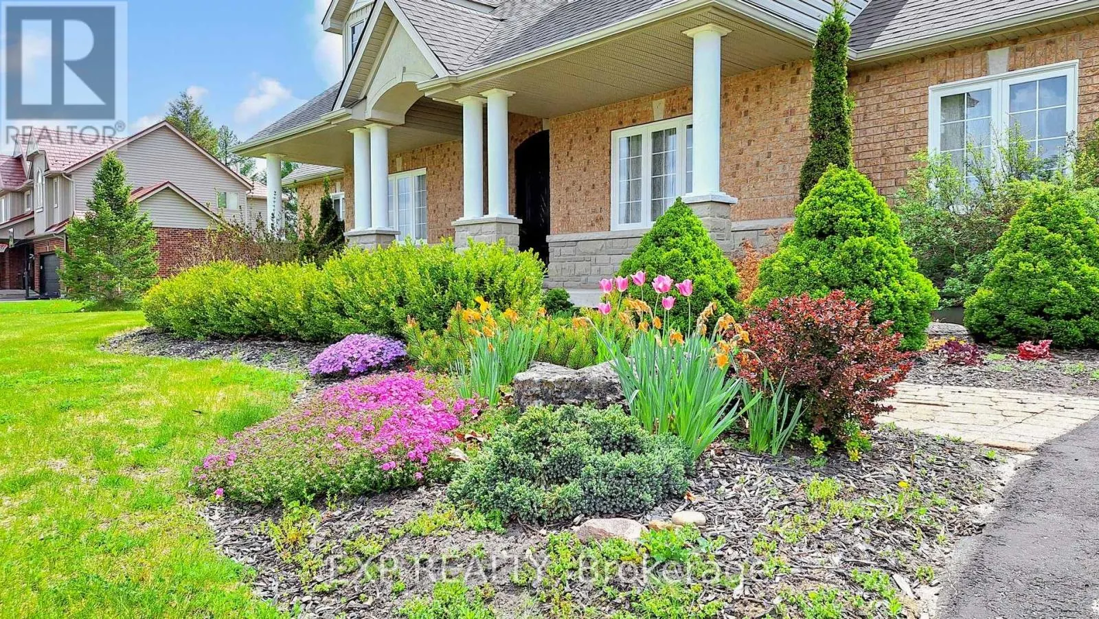 42 SOMERVILLE CRESCENT W