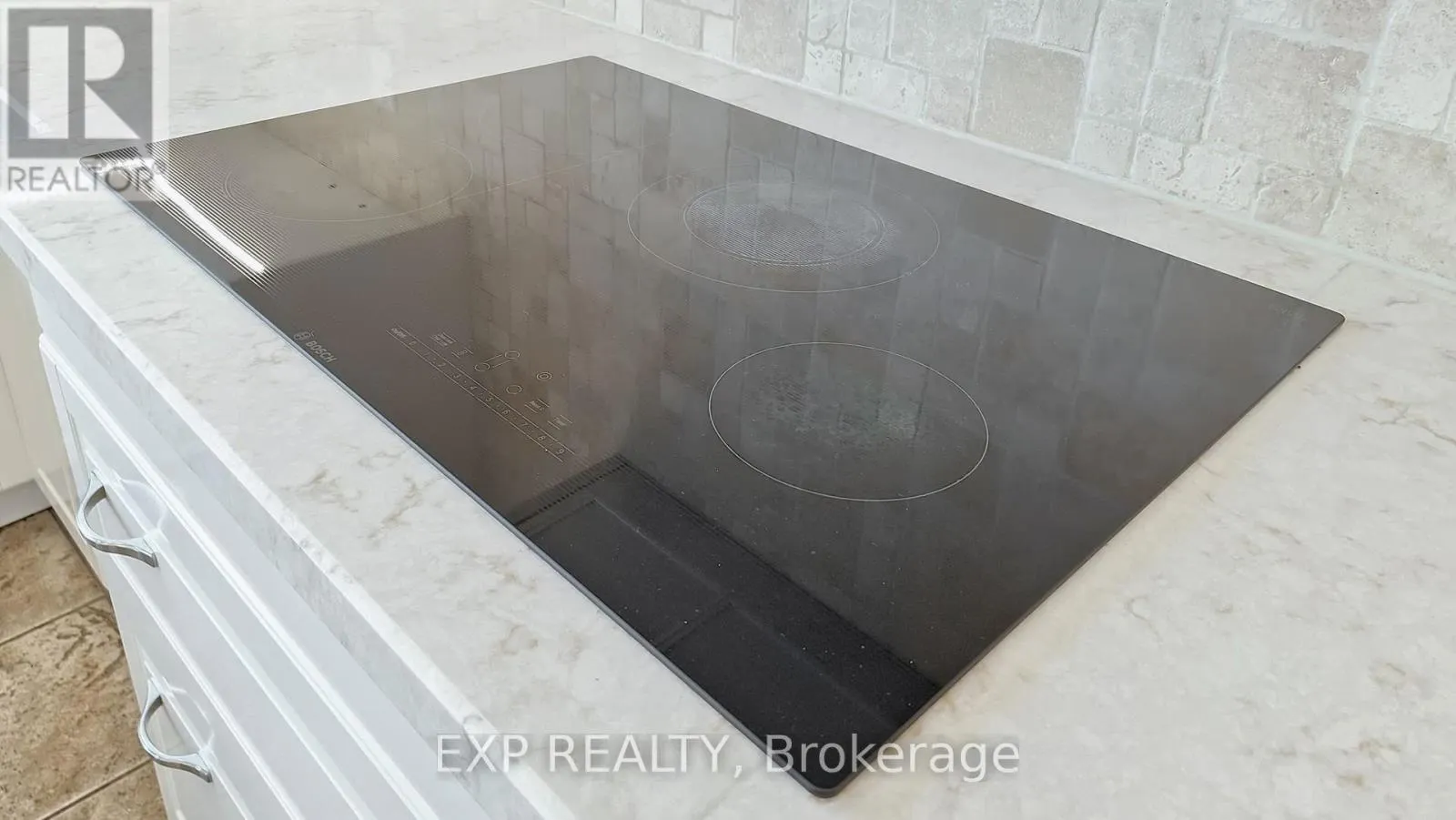 42 SOMERVILLE CRESCENT W