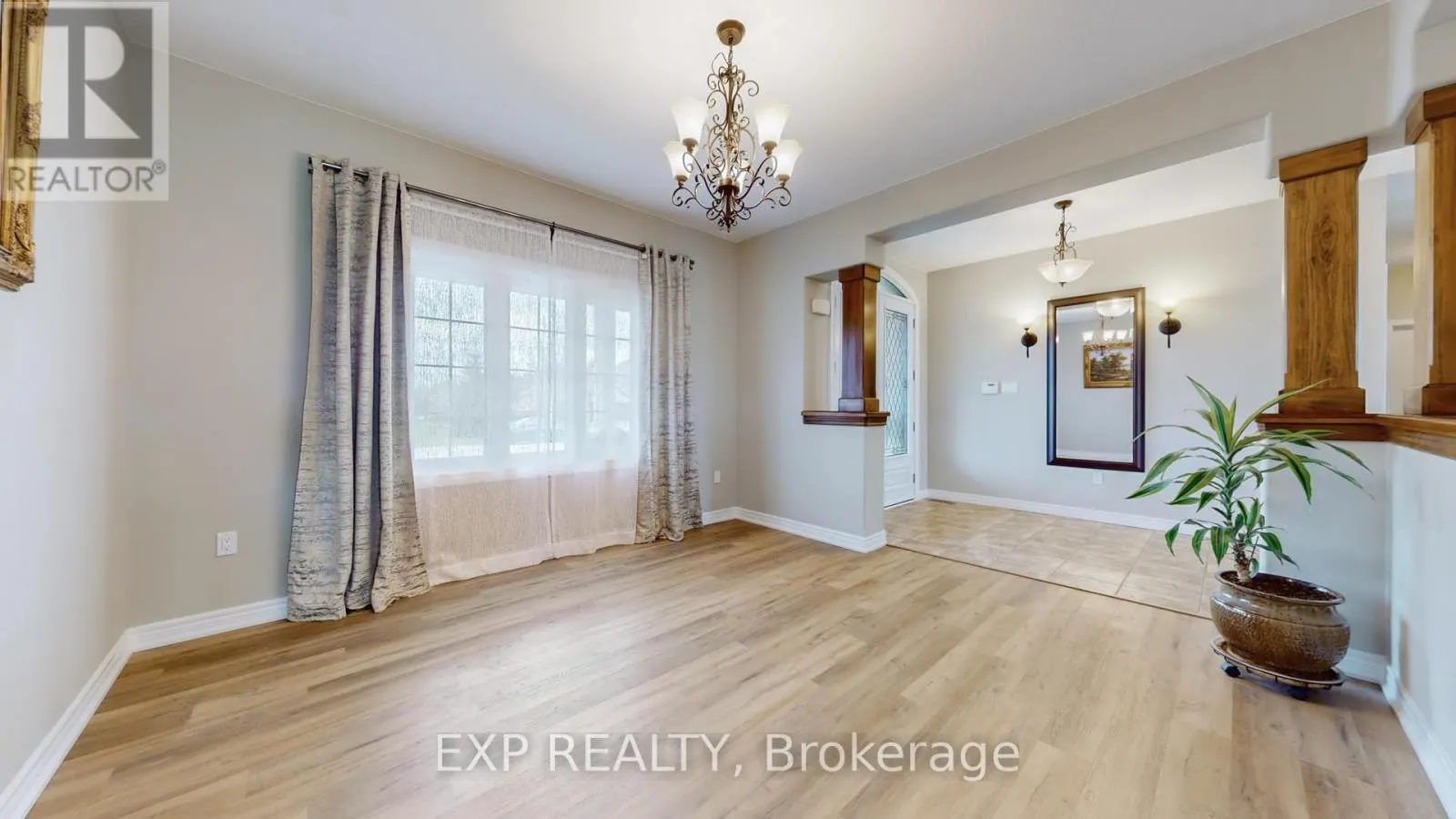 42 SOMERVILLE CRESCENT W