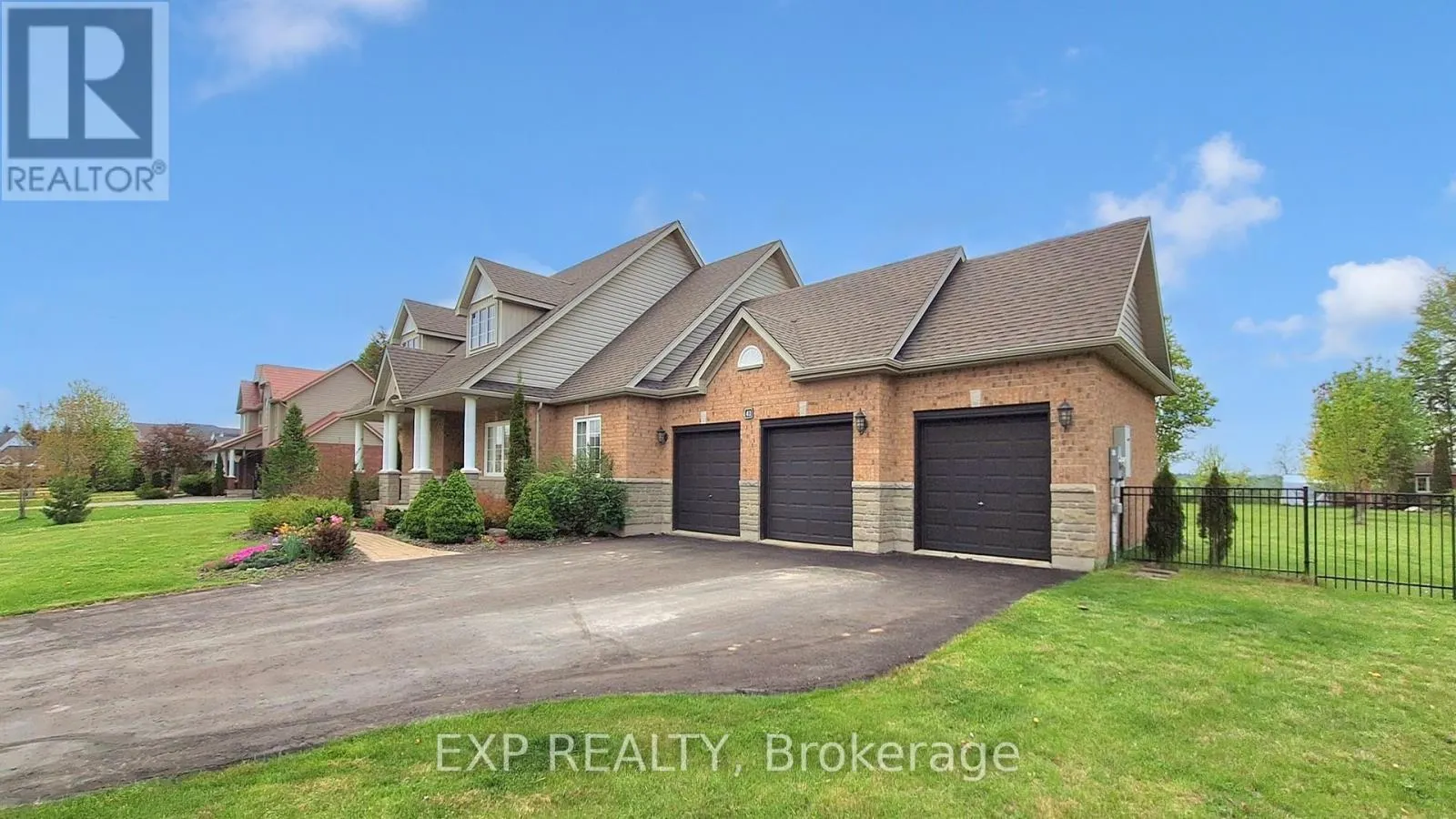 42 SOMERVILLE CRESCENT W