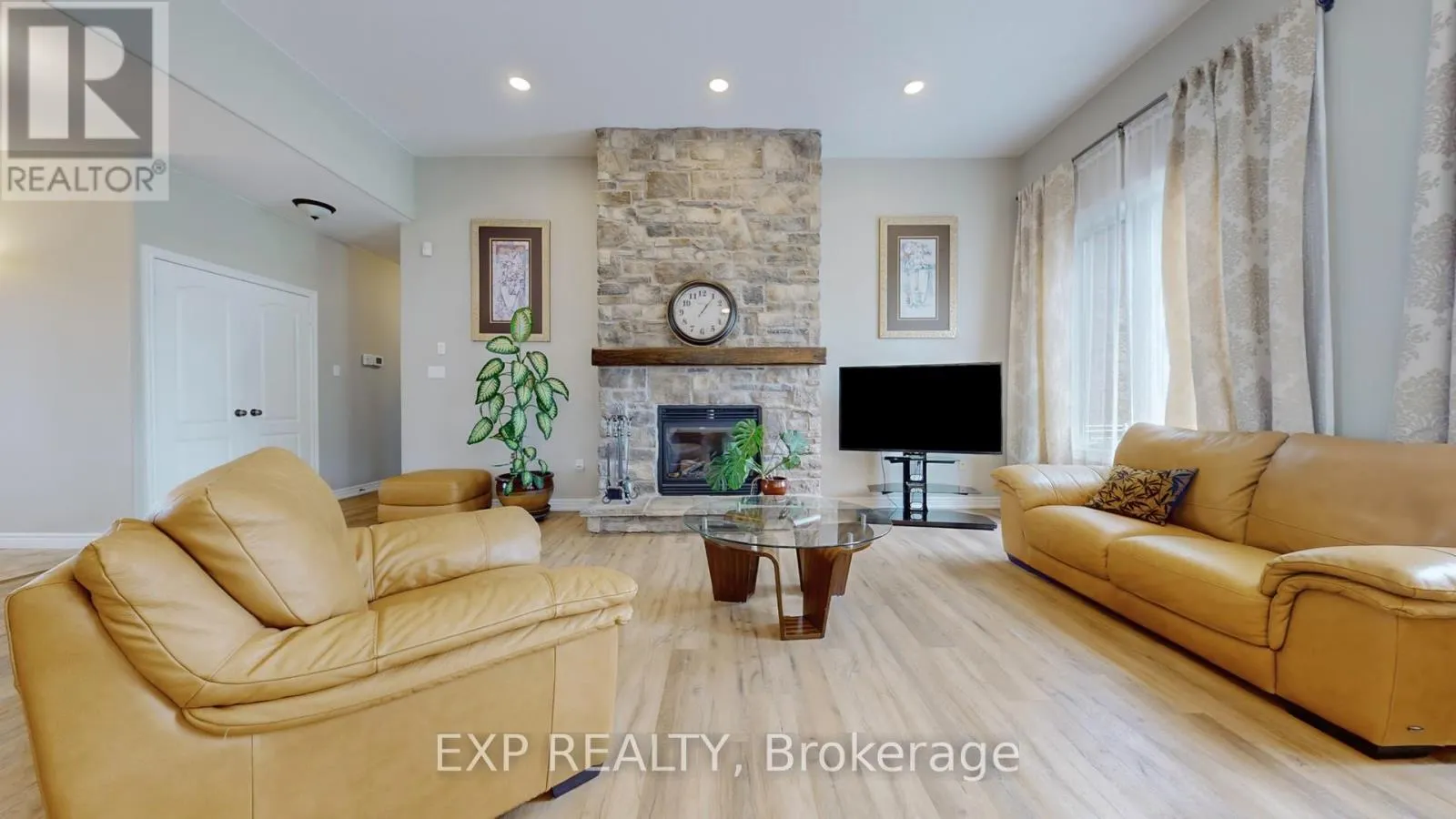 42 SOMERVILLE CRESCENT W