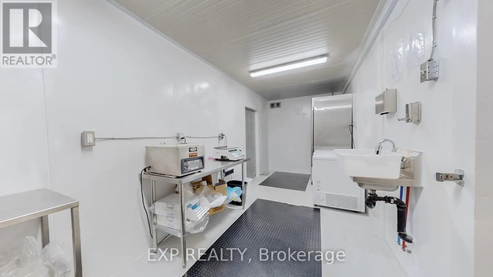 42 SOMERVILLE CRESCENT W
