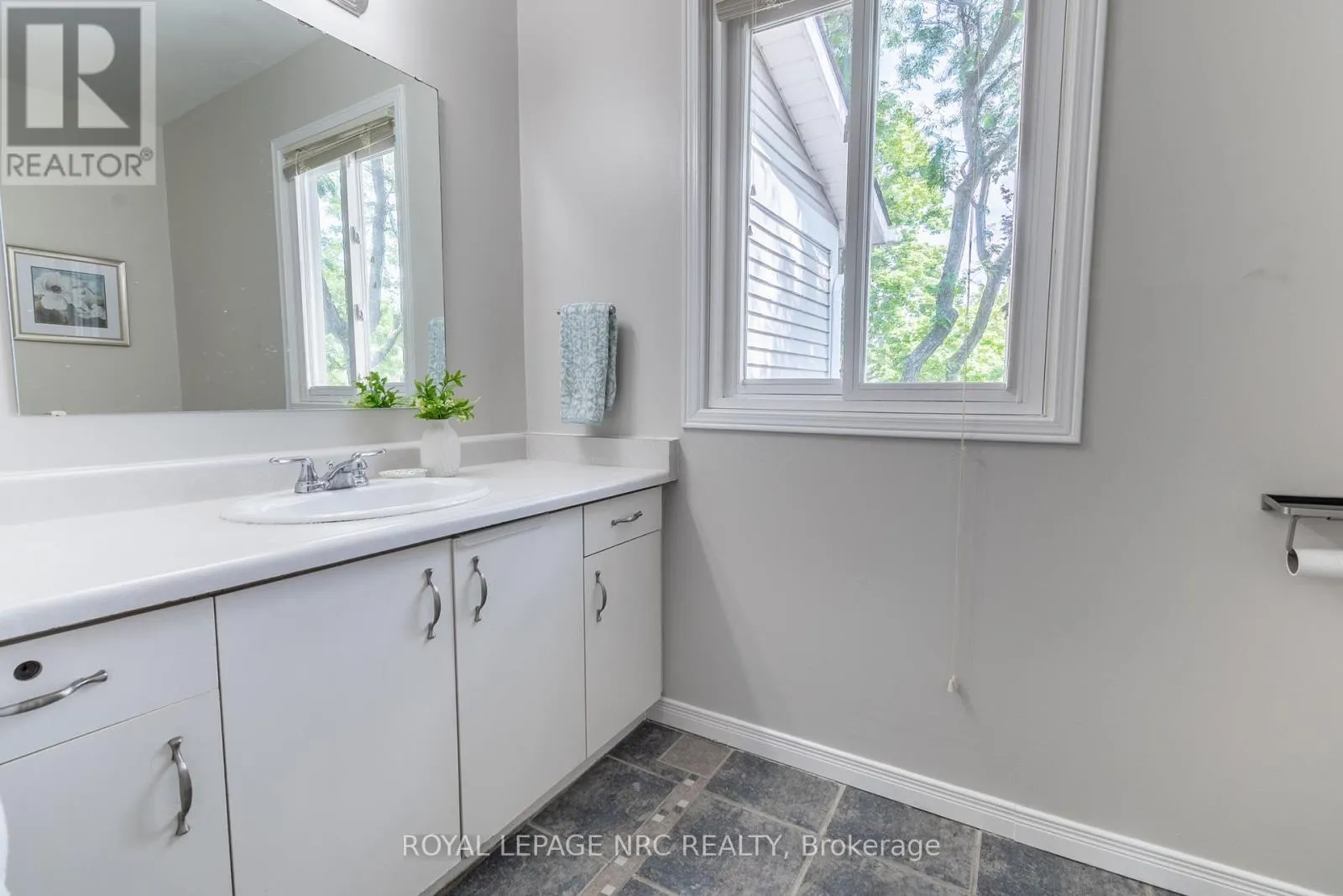 4 - 38 ELMA STREET, #4