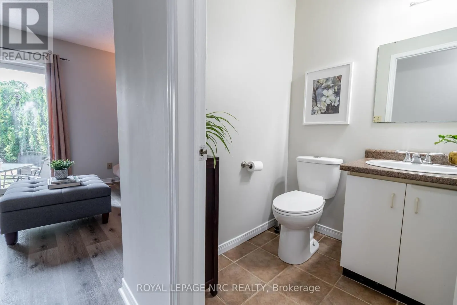 4 - 38 ELMA STREET, #4