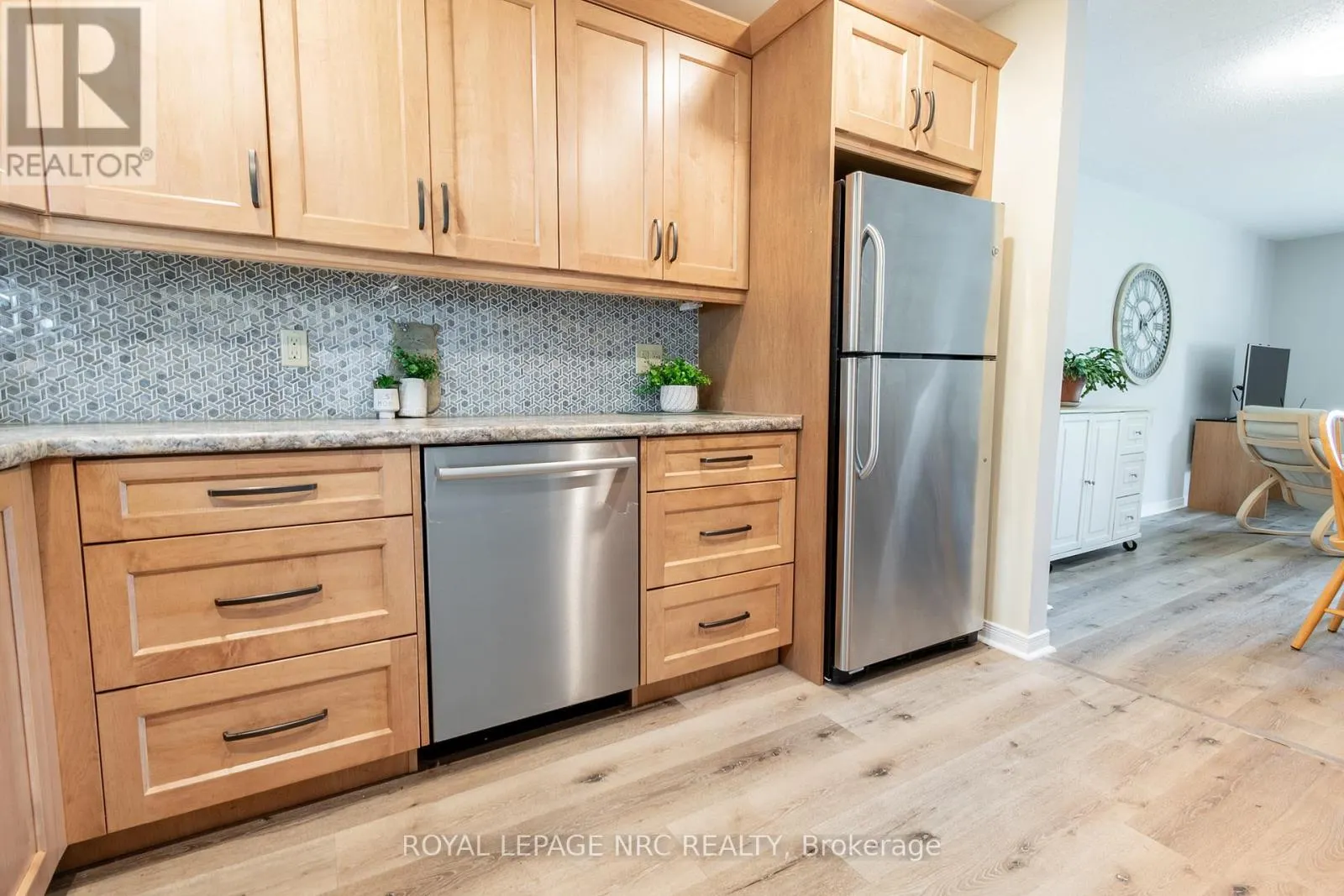 4 - 38 ELMA STREET, #4