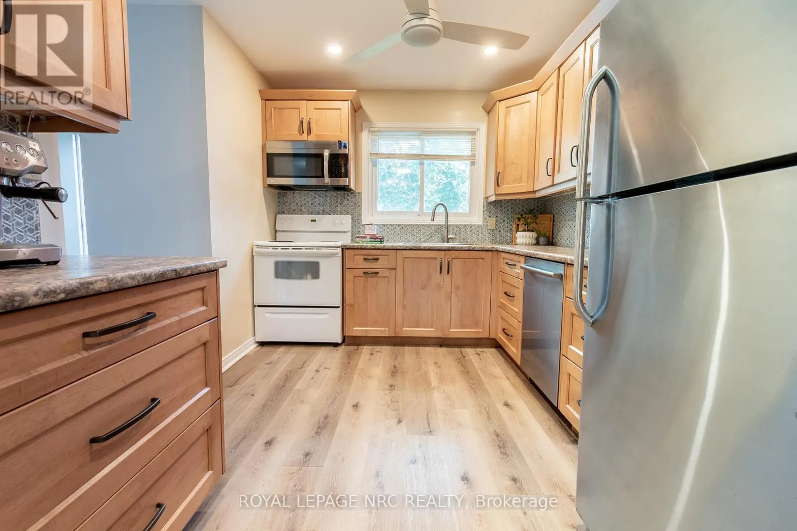 4 - 38 ELMA STREET, #4