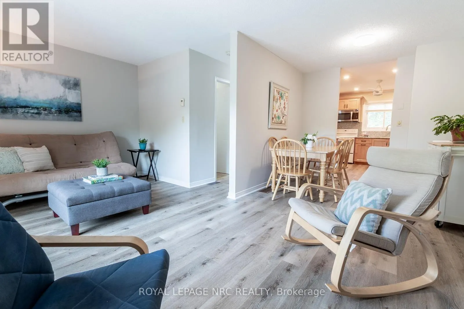4 - 38 ELMA STREET, #4