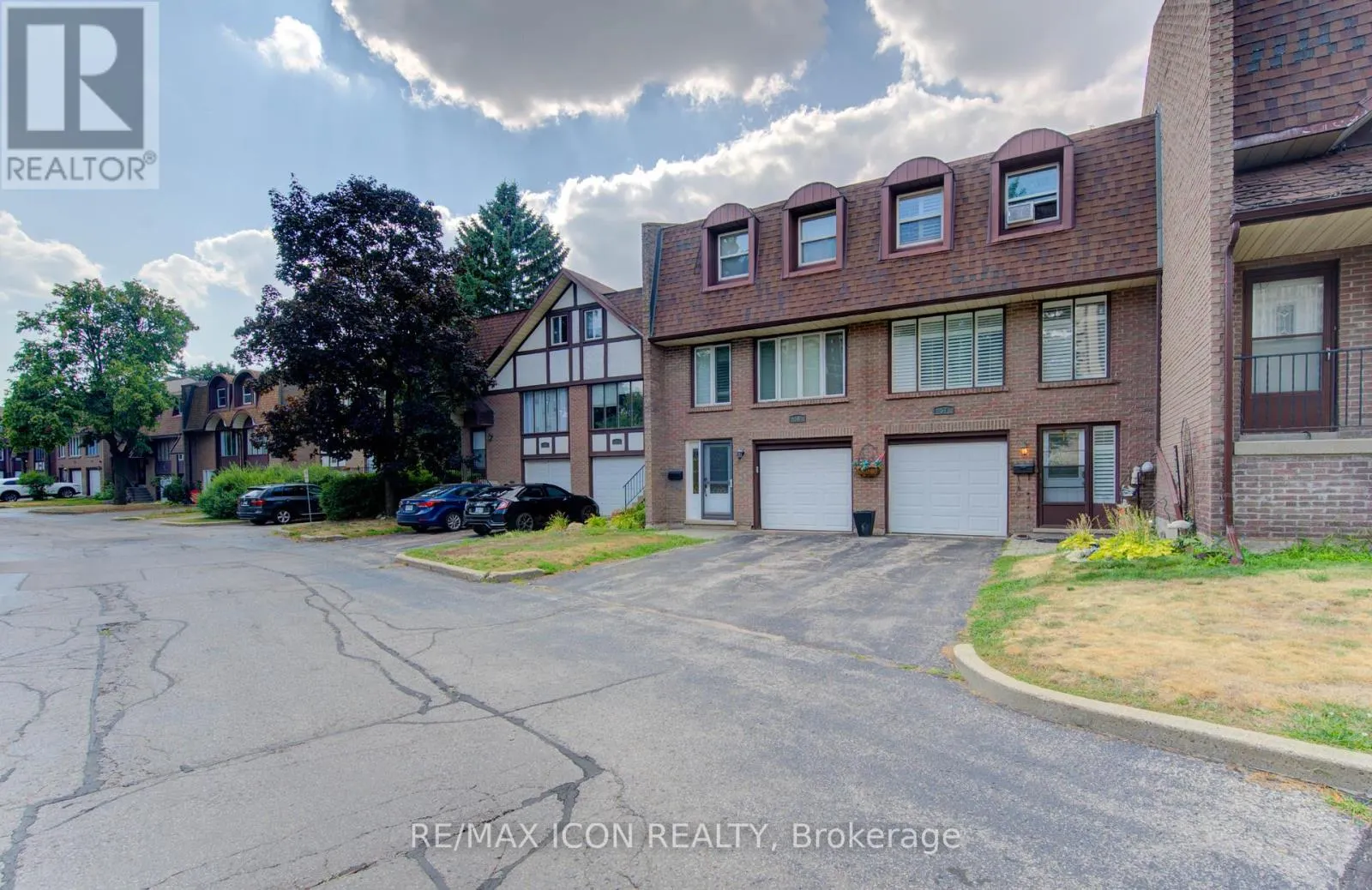 57 - 49 CEDARWOODS CRESCENT