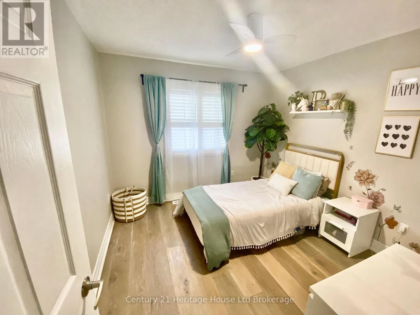 16 SWEETMAN DRIVE