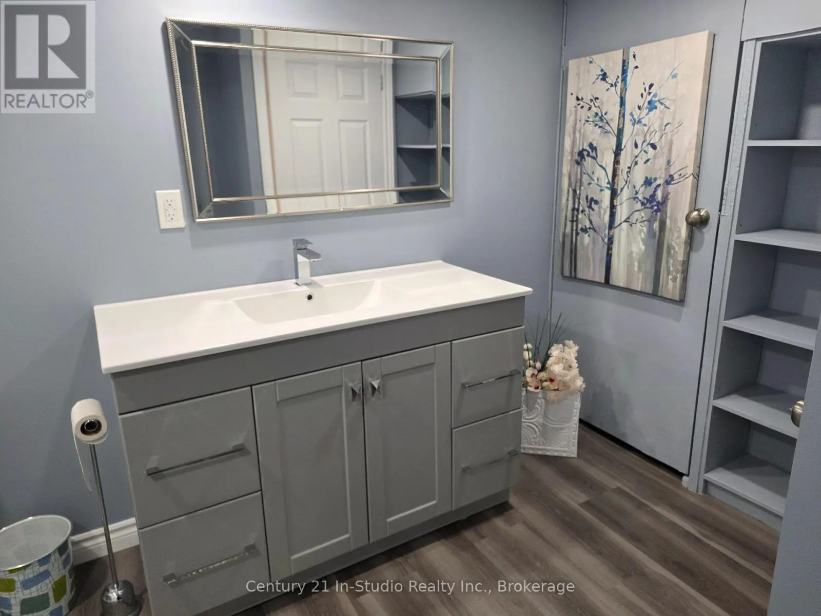 2 - 198 LEOPOLD STREET S, #2