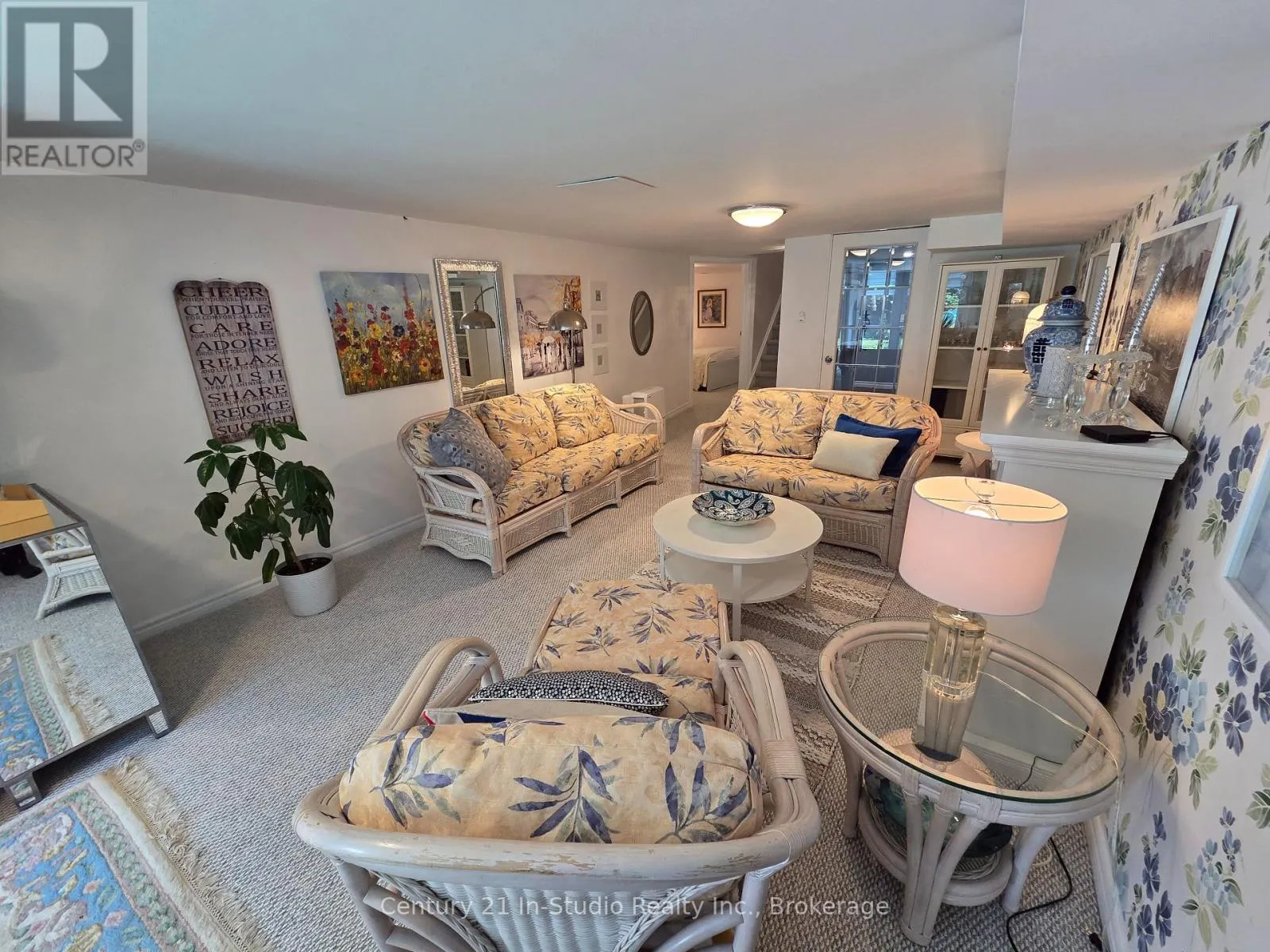 2 - 198 LEOPOLD STREET S, #2