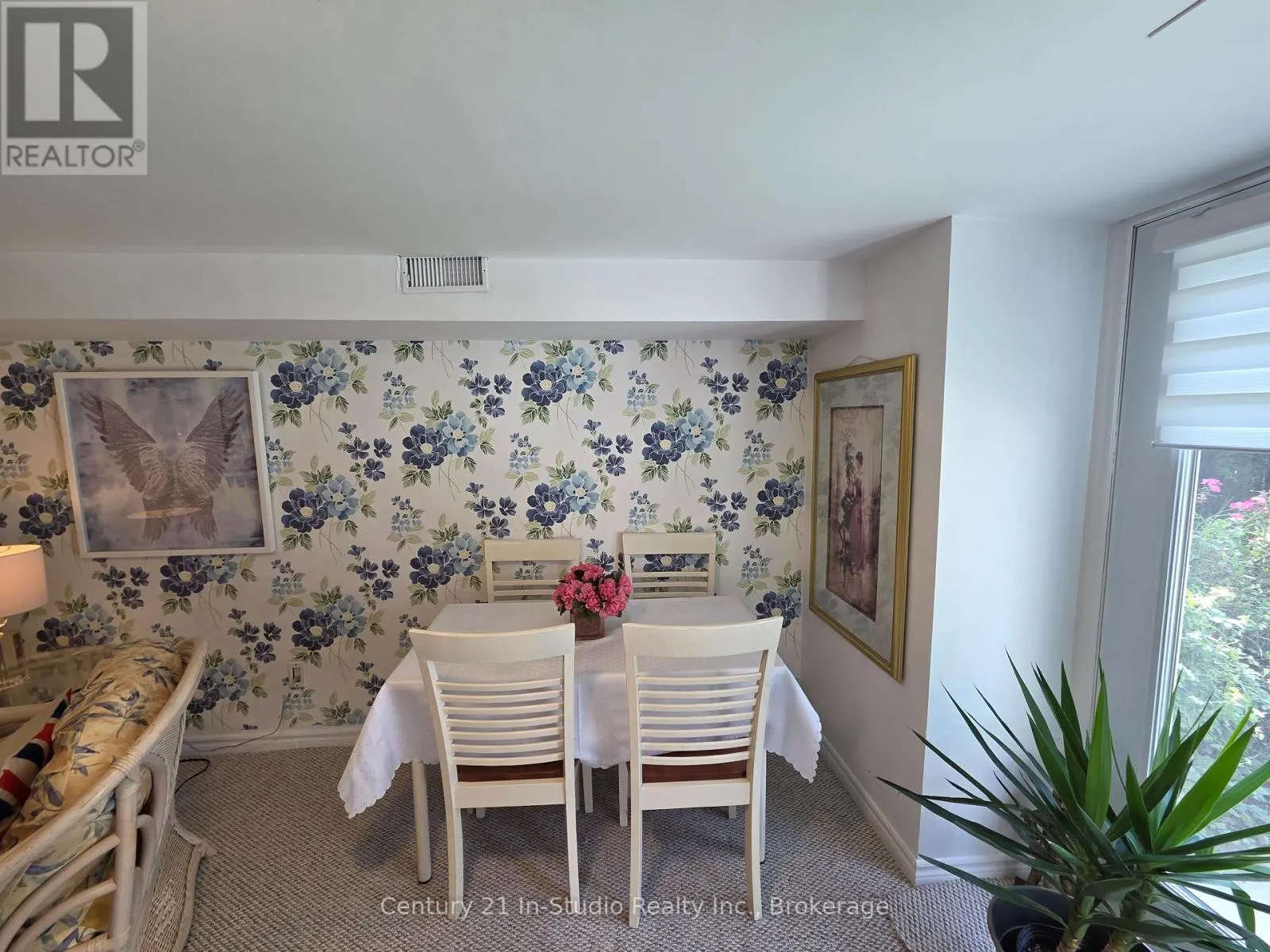 2 - 198 LEOPOLD STREET S, #2